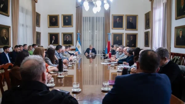 El Gobernador encabezó una reunión de gabinete para coordinar acciones preventivas ante el fenómeno de El Niño