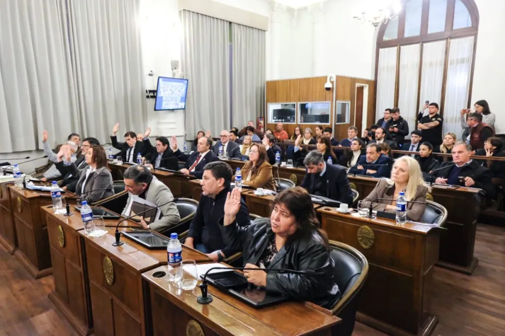 UCR Activa cuestionó al Senado por aprovechar la «distracción mundialista» para aprobar la reforma jubilatoria