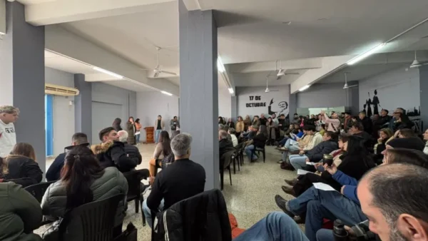 Peronistas de Paraná y Santa Fe comienzan a armar el desembarco de Axel Kicillof en la región