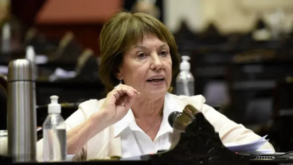 Con el Financiamiento Universitario sin aplicar, Blanca Osuna pidió la interpelación de Santilli