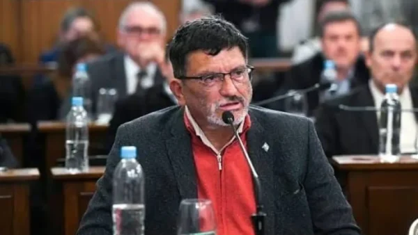 El oficialismo defendió los cambios en la alimentación escolar y acusó a Osuna de defender “nichos de corrupción”