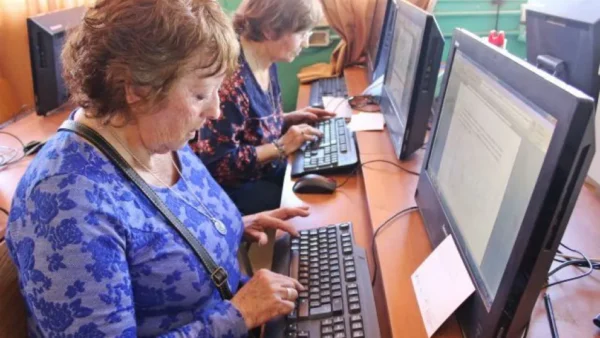 Proponer una ley de Inclusión y Alfabetización Digital Integral para personas mayores