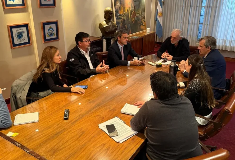 Bahl, Tolosa Paz y Michel se reunieron con trabajadores de Vialidad Nacional por el destino de los fondos del impuesto a los combustibles