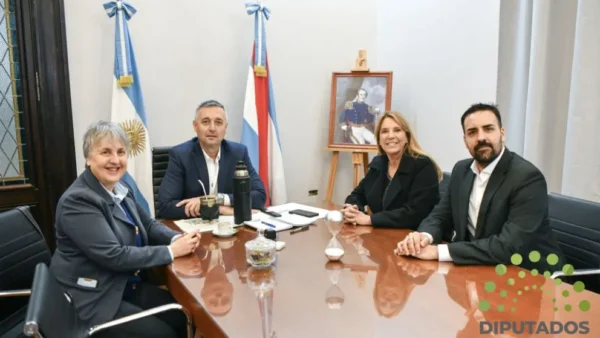 Autoridades legislativas y de ambiente se reunieron con integrantes de la Fundación Génesis   