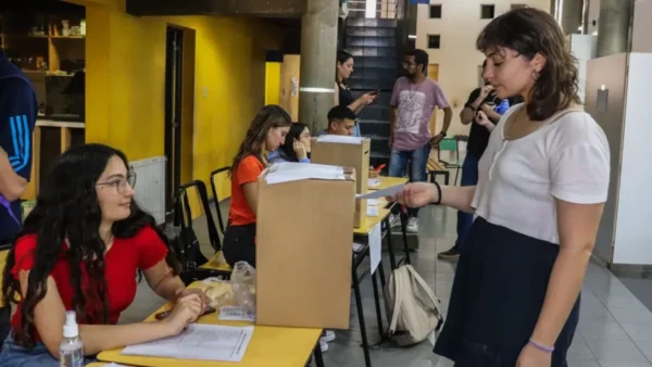 Boleta Única, paridad y debate obligatorio: Las claves del proyecto que busca renovar los Centros de Estudiantes