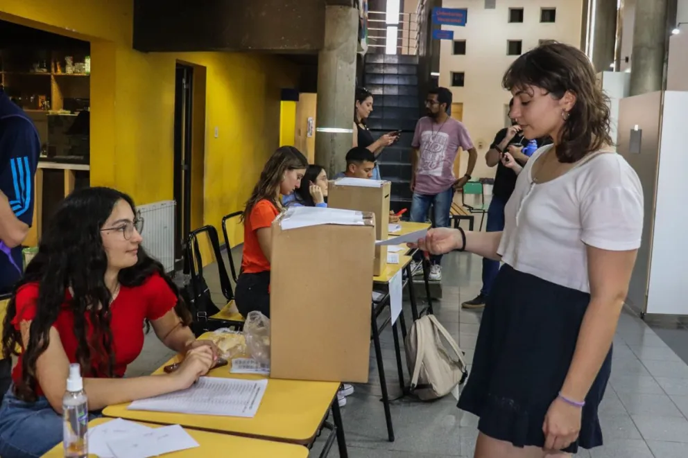 Boleta Única, paridad y debate obligatorio: Las claves del proyecto que busca renovar los Centros de Estudiantes