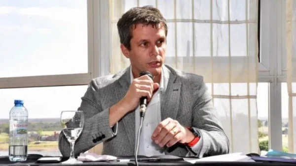 Cresto se lanzó como candidato a gobernador