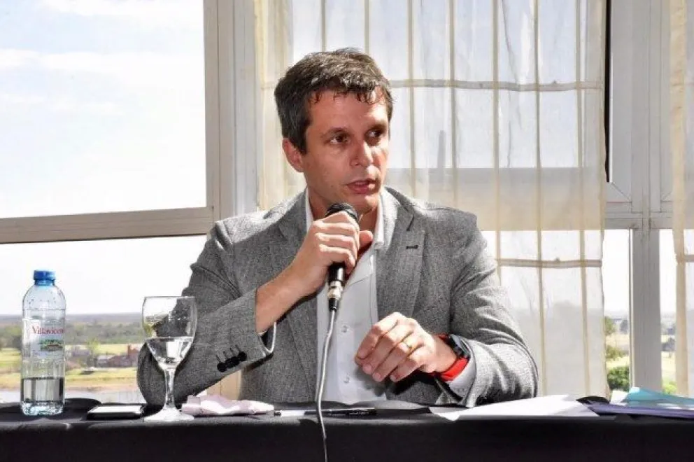 Cresto se lanzó como candidato a gobernador