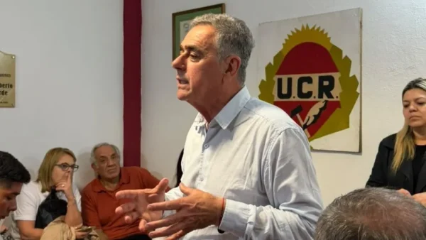 Tennen se reunió con militantes de Paraná y remarcó la necesidad de un plan integral de agua y transporte