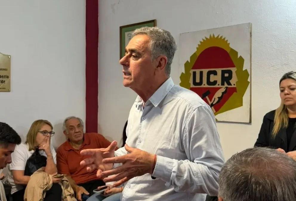 Tennen se reunió con militantes de Paraná y remarcó la necesidad de un plan integral de agua y transporte
