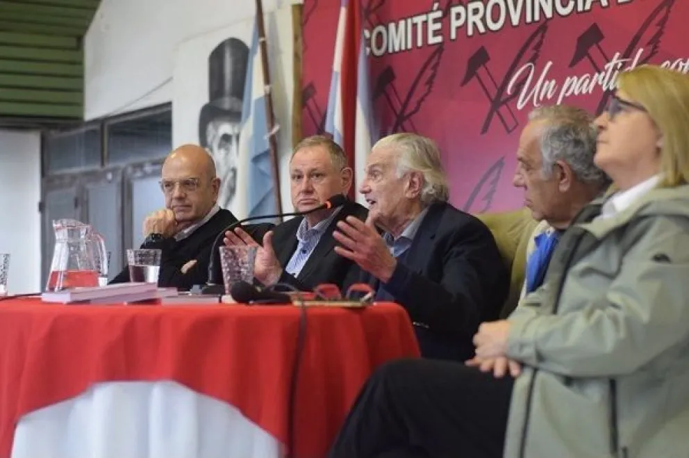 El histórico dirigente radical Juan Manuel Casella participó de un encuentro en el Comité de la UCR