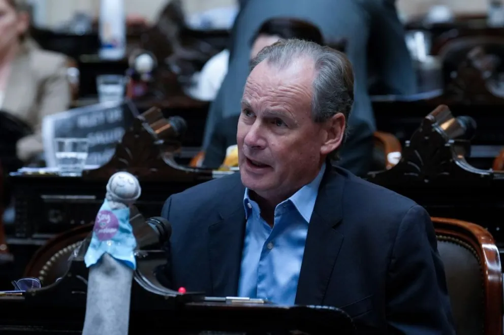 Bordet cuestionó al oficialismo por frenar las iniciativas que alivian el endeudamiento familiar