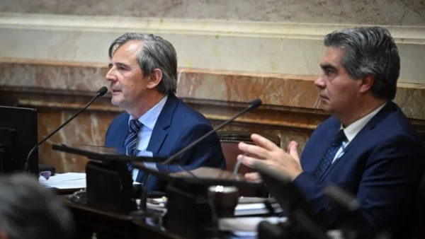 Bahl y otros legisladores denunciaron ante la Procuraduría irregularidades en la tasación de AySA